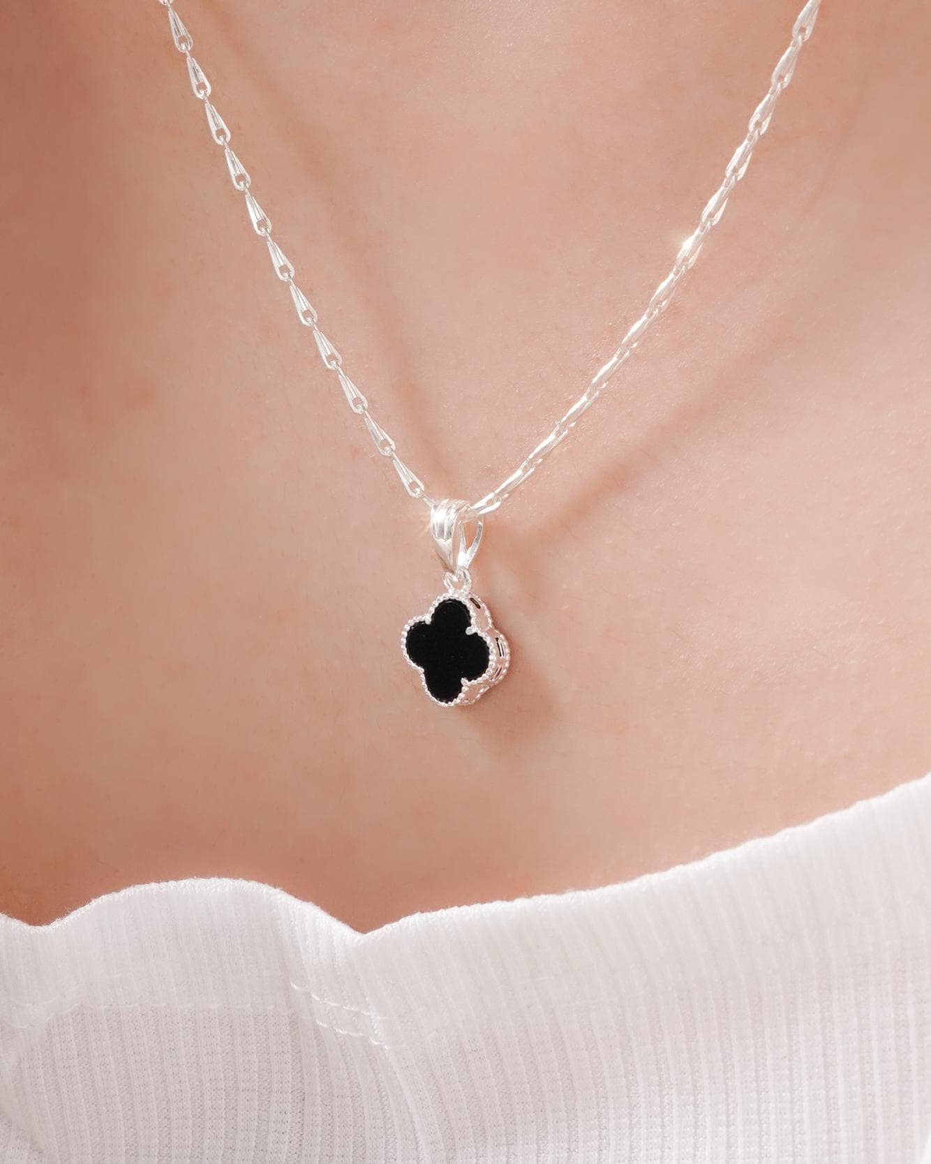 Mặt Dây Chuyền Cỏ Bốn Lá (Chỉ Mặt Dây) thumbnail 2